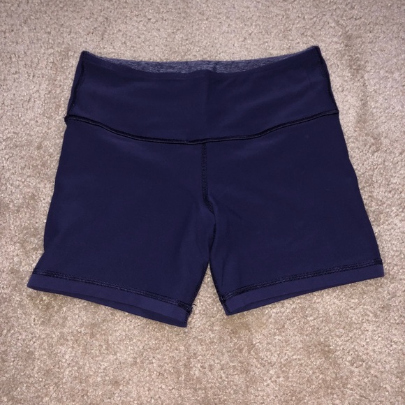 SOLD Lululemon reversible shorts - Picture 5 of 7